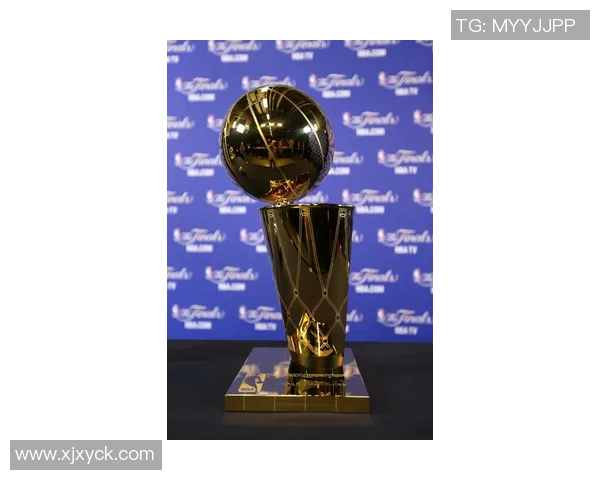 聚焦NBA总冠军奖杯背后的荣耀与历史,探索其象征意义与篮球传奇