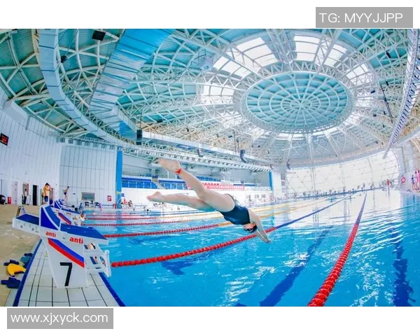 水中梦幻舞动 激扬青春 游泳体育表演会精彩纷呈